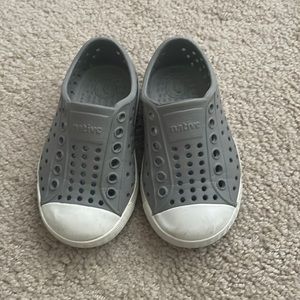 Natives- gray size 5, hardly worn